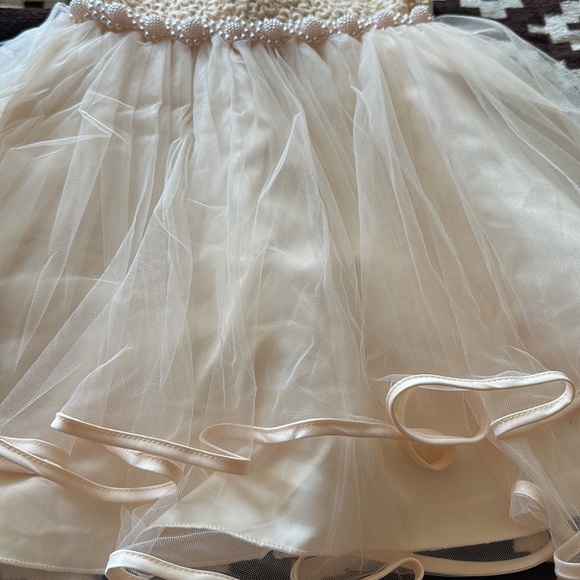 Toddler girl formal cream dress - Picture 3 of 5